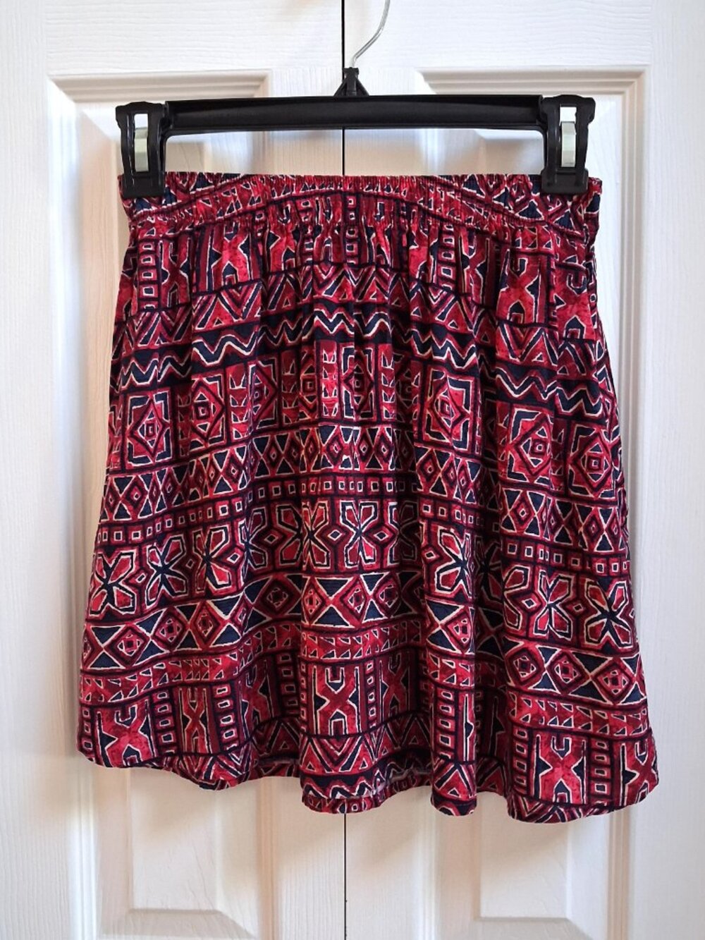 HOLLISTER Red/Navy Tribal Print Mini Skater Skirt sz S